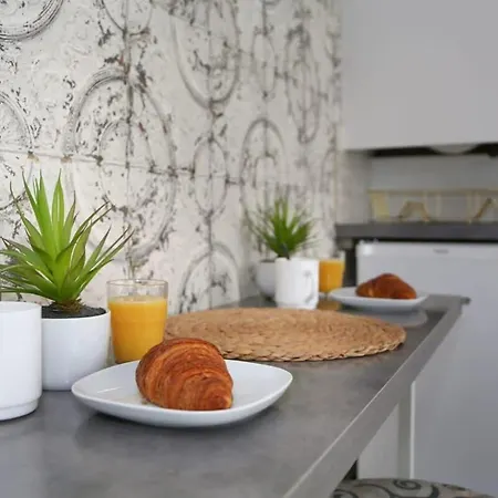 Apartment Parisien 20m2 En Face Du Musee Grevin - 2p Paris