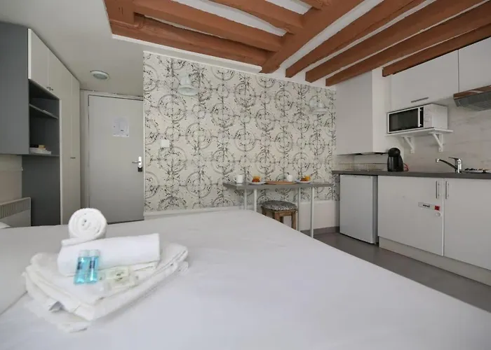 Parisien 20m2 En Face Du Musee Grevin - 2p Apartment Paris