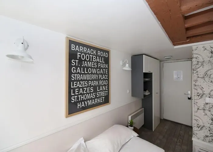 Parisien 20m2 En Face Du Musee Grevin - 2p