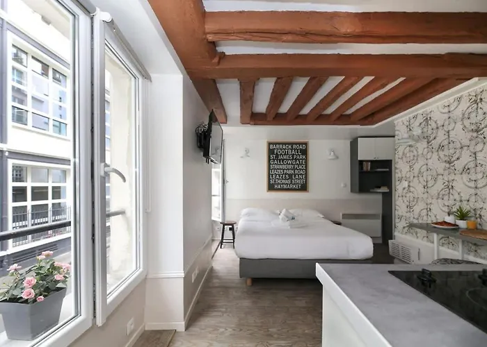 Parisien 20m2 En Face Du Musee Grevin - 2p * Paris