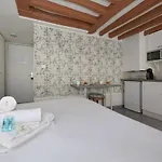 Parisien 20m2 En Face Du Musee Grevin - 2p Apartament Paryż