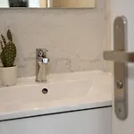 Parisien 20m2 En Face Du Musee Grevin - 2p Appartement *
