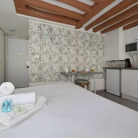 Parisien 20m2 En Face Du Musee Grevin - 2p Apartment Paris